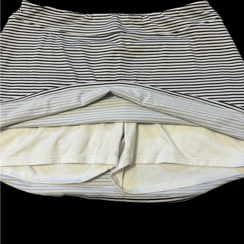 White Sport Skort With Black Stripes Size L - Picture 6 of 7